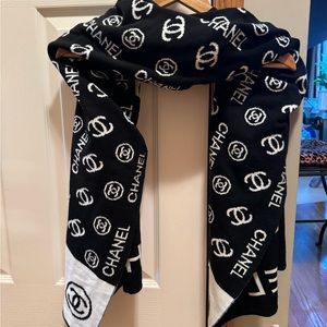 Beautiful scarf/throw. Brand new